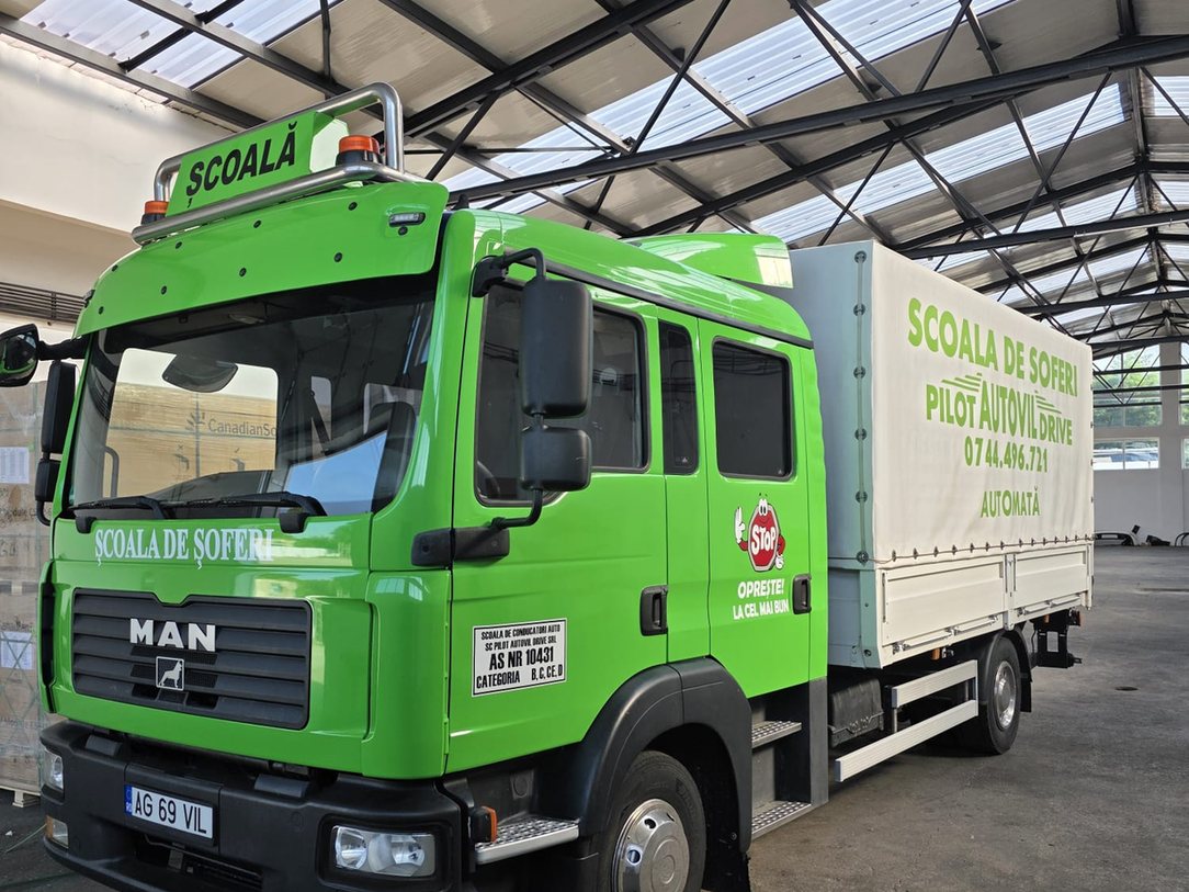 Camion MAN cu cutie automată, pentru pregătirea practică la categoria C